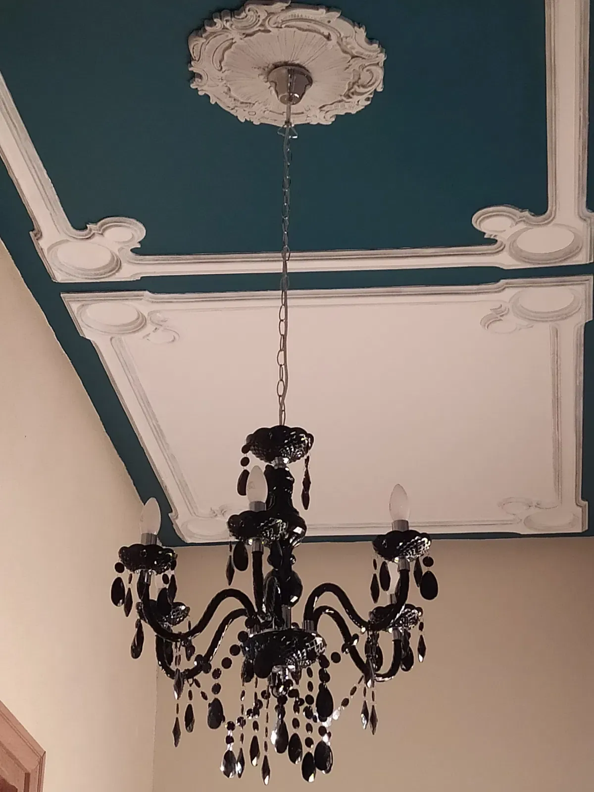 Travail sur moulure plafond