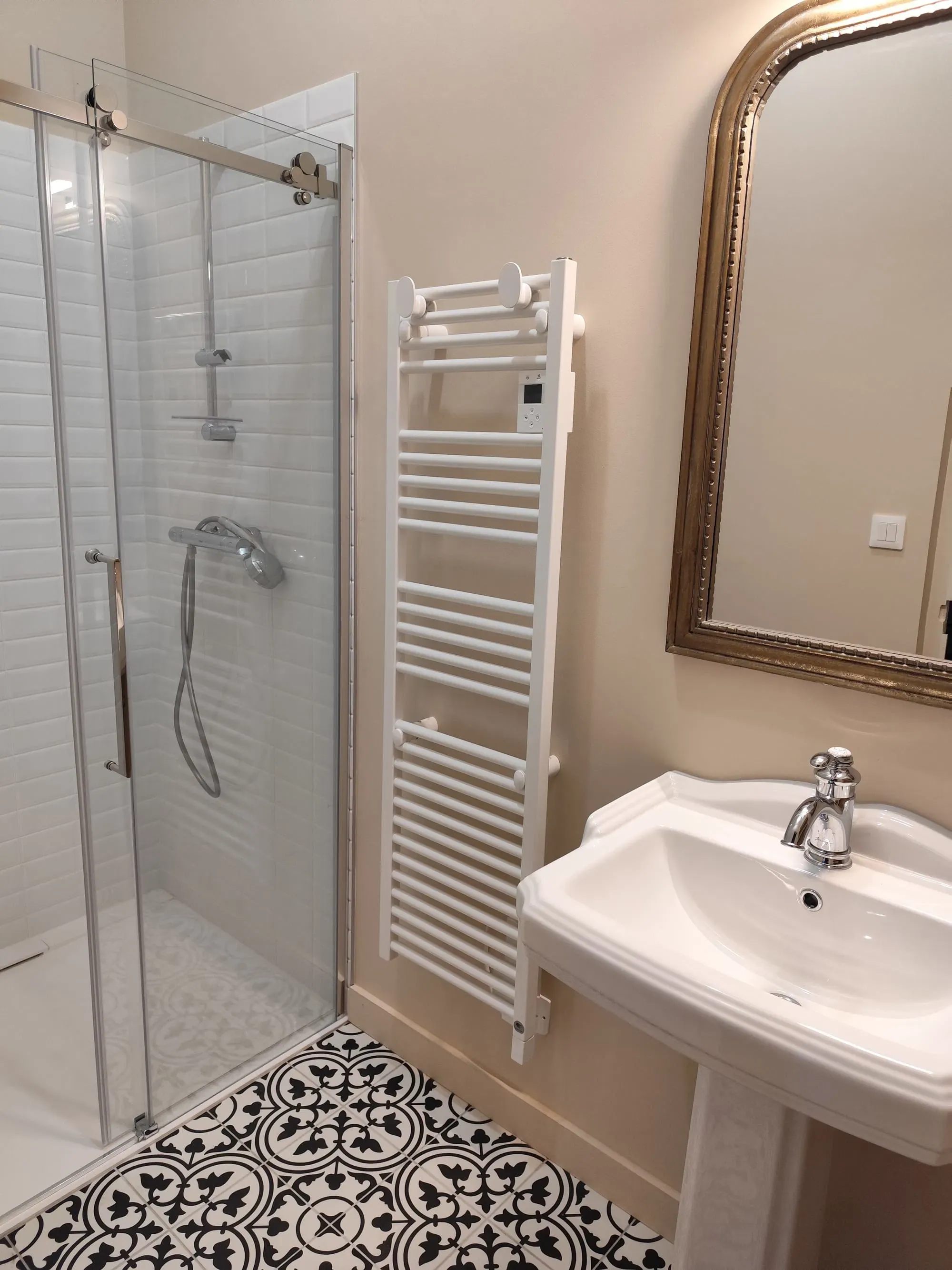 Salle de bain contemporaine
